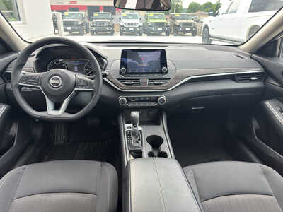 2025 Nissan Altima, $19950. Photo 9