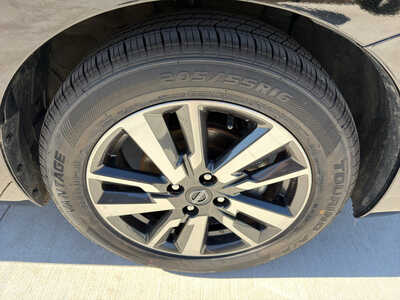2025 Nissan Versa, $17450. Photo 8