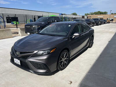 2021 Toyota Camry, $16990. Photo 2