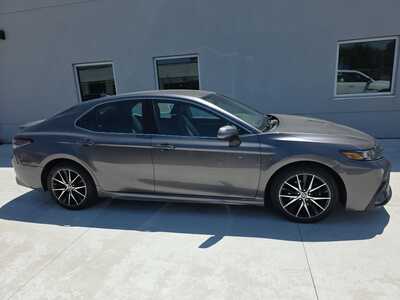 2021 Toyota Camry, $16990. Photo 7