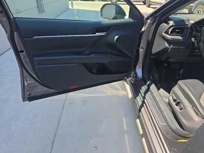 2021 Toyota Camry, $16990. Photo 9