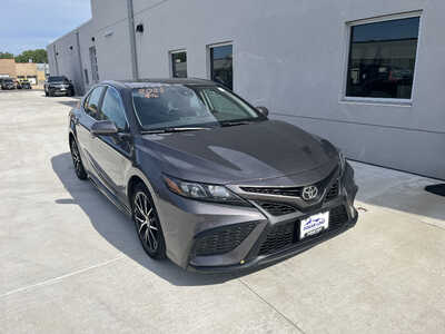 2021 Toyota Camry, $16990. Photo 1