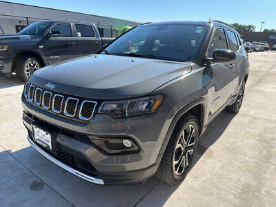 2024 Jeep Compass, $22990. Photo 3