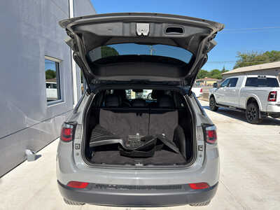 2024 Jeep Compass, $22990. Photo 9