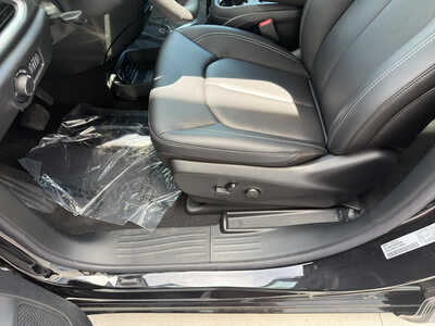 2027 Chrysler Pacifica, $42540. Photo 12