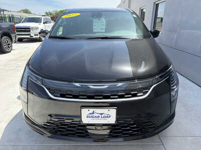 2027 Chrysler Pacifica, $43540. Photo 2