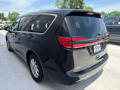 2027 Chrysler Pacifica, $43540. Photo 4