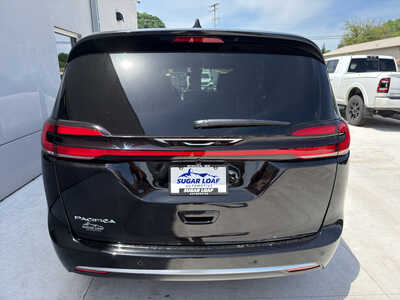 2027 Chrysler Pacifica, $43540. Photo 5