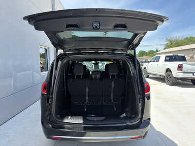 2027 Chrysler Pacifica, $43540. Photo 6