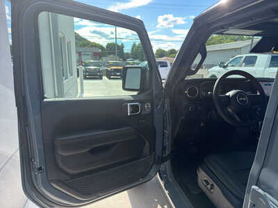 2026 Jeep Gladiator, $44885. Photo 12