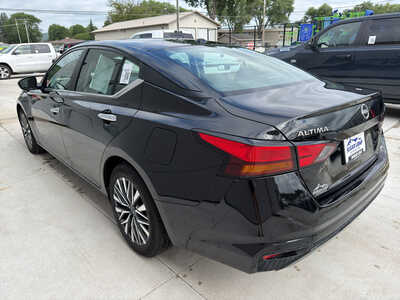 2025 Nissan Altima, $19950. Photo 4