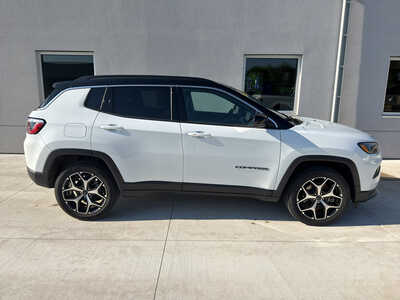 2025 Jeep Compass, $23950. Photo 7