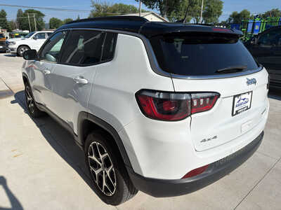 2025 Jeep Compass, $23950. Photo 4