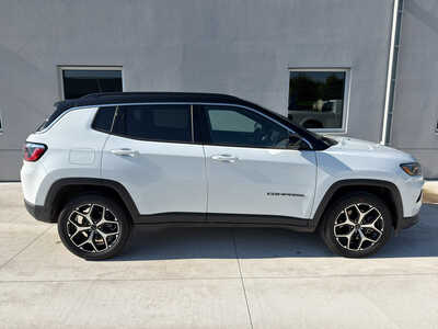 2025 Jeep Compass, $23950. Photo 7