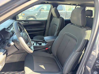 2025 Jeep Grand Cherokee, $36250. Photo 12