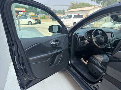 2019 Jeep Cherokee, $19250. Photo 11