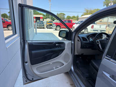 2014 Chrysler Town & Country, $6990. Photo 10
