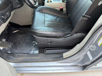 2014 Chrysler Town & Country, $6990. Photo 11