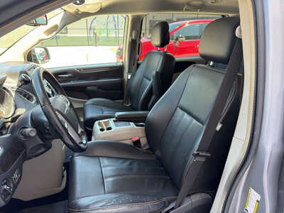 2014 Chrysler Town & Country, $6990. Photo 12