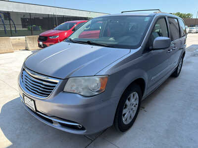 2014 Chrysler Town & Country, $6990. Photo 3