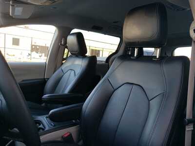 2024 Chrysler Pacifica, $25750. Photo 10