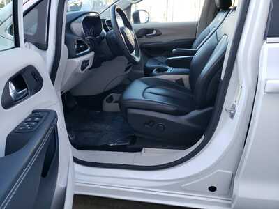 2024 Chrysler Pacifica, $25750. Photo 12