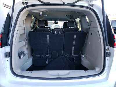 2024 Chrysler Pacifica, $25750. Photo 6