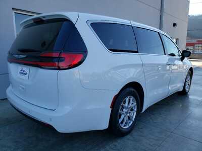2024 Chrysler Pacifica, $25750. Photo 7