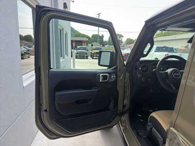 2026 Jeep Gladiator, $47698. Photo 12