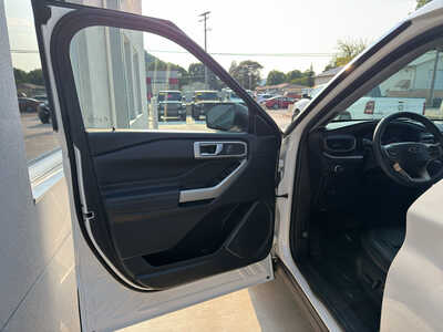 2023 Ford Explorer, $32650. Photo 10