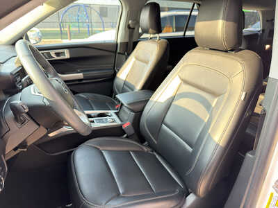 2023 Ford Explorer, $32650. Photo 12