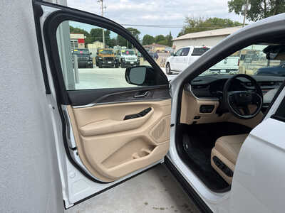 2026 Jeep Grand Cherokee, $43035. Photo 11