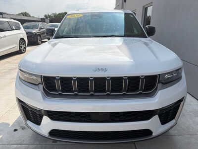 2026 Jeep Grand Cherokee, $43035. Photo 2