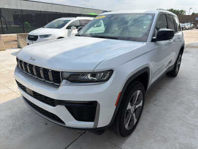 2026 Jeep Grand Cherokee, $43035. Photo 3