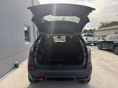 2020 Jeep Cherokee, $17590. Photo 10