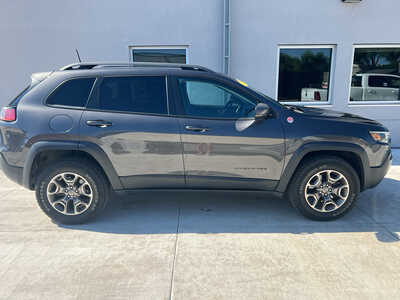 2020 Jeep Cherokee, $17590. Photo 2