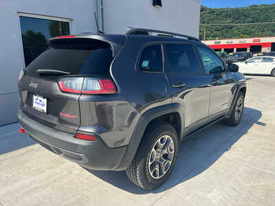 2020 Jeep Cherokee, $17590. Photo 3