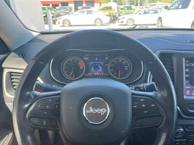 2020 Jeep Cherokee, $17590. Photo 7