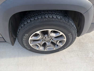 2020 Jeep Cherokee, $17590. Photo 9
