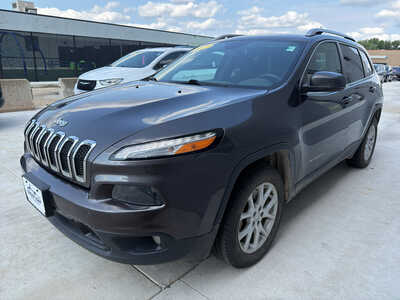 2017 Jeep Cherokee, $12990. Photo 3