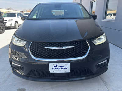 2024 Chrysler Pacifica, $25990. Photo 2