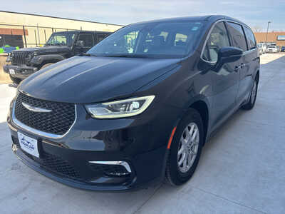 2024 Chrysler Pacifica, $25990. Photo 3