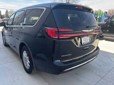 2024 Chrysler Pacifica, $25990. Photo 4