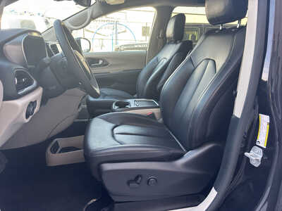 2024 Chrysler Pacifica, $25990. Photo 9