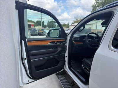 2024 Jeep Grand Wagoneer, $63850. Photo 11