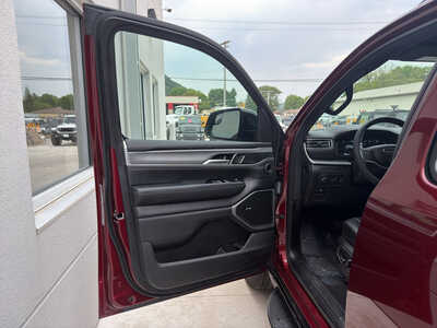2024 Jeep Wagoneer, $57950. Photo 12