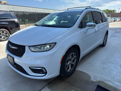 2022 Chrysler Pacifica, $26950. Photo 3