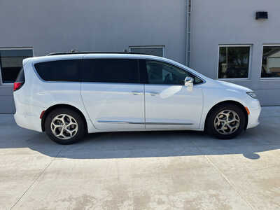 2022 Chrysler Pacifica, $26950. Photo 7