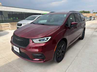 2023 Chrysler Pacifica, $32750. Photo 3