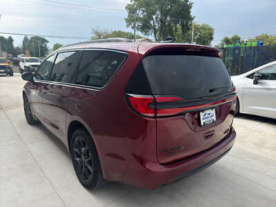 2023 Chrysler Pacifica, $32750. Photo 4